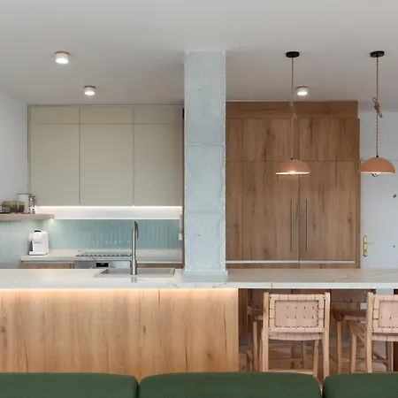 The Beachfront Gem Μαρμπέλλα