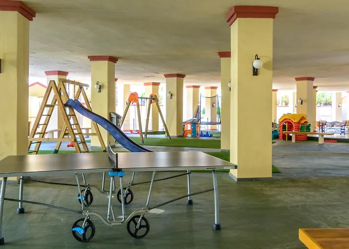 The Beachfront Gem アパート