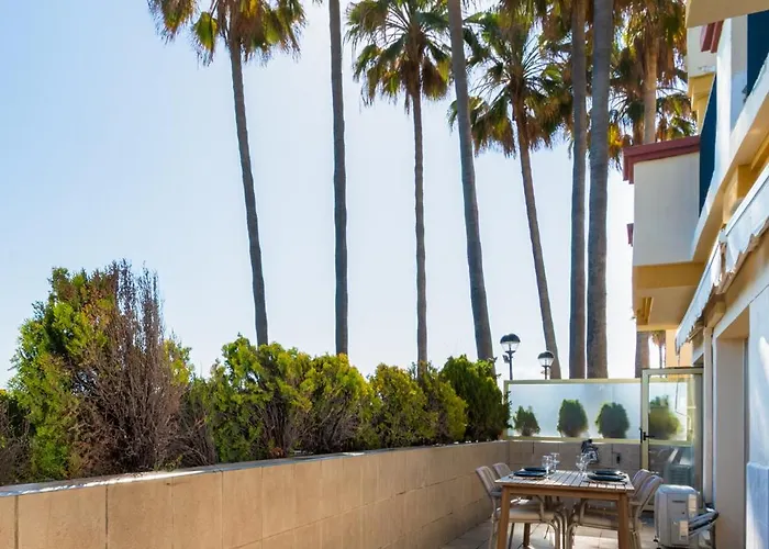 The Beachfront Gem アパート